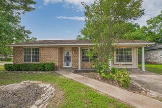 Building Photo - 210 N Shirley Ln