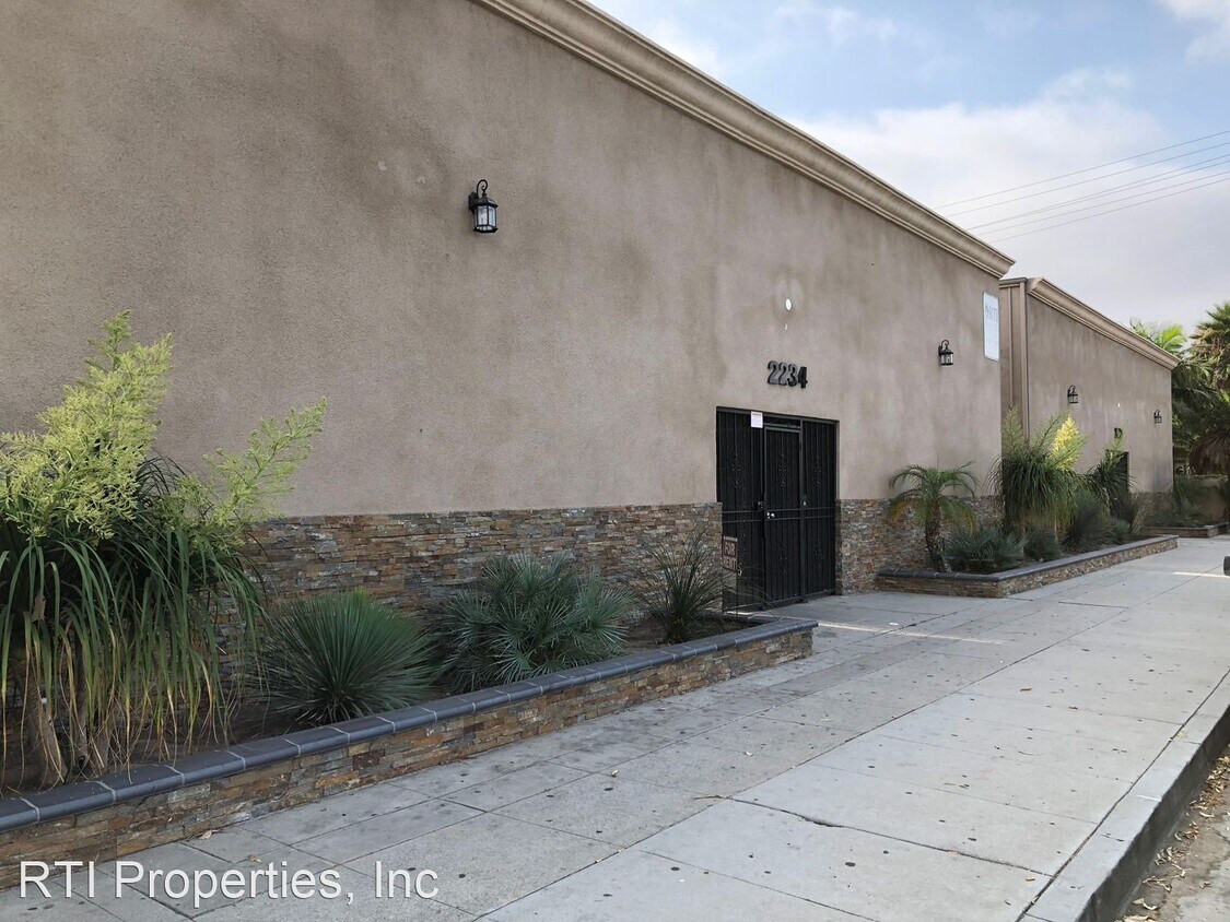 Primary Photo - 2232-2234 Santa Fe Ave