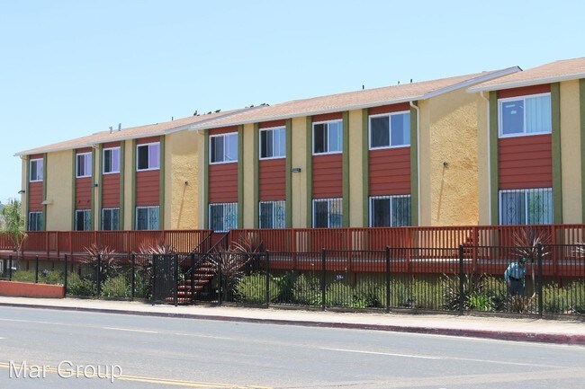 Building Photo - 2 br, 1 bath Apartment - 3295-99 Imperial Ave