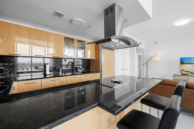 Foto del edificio - 6899 Collins Ave