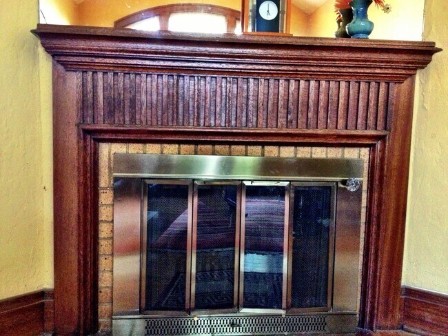 Non-working fireplace - 440 Washington Ave