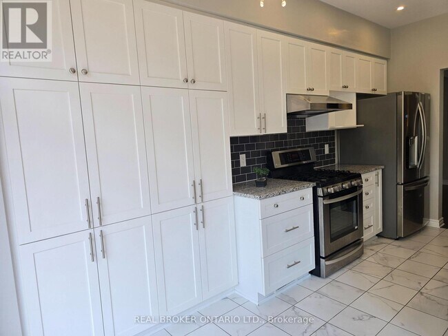 Photo du bâtiment - 888 Fletcher Cir
