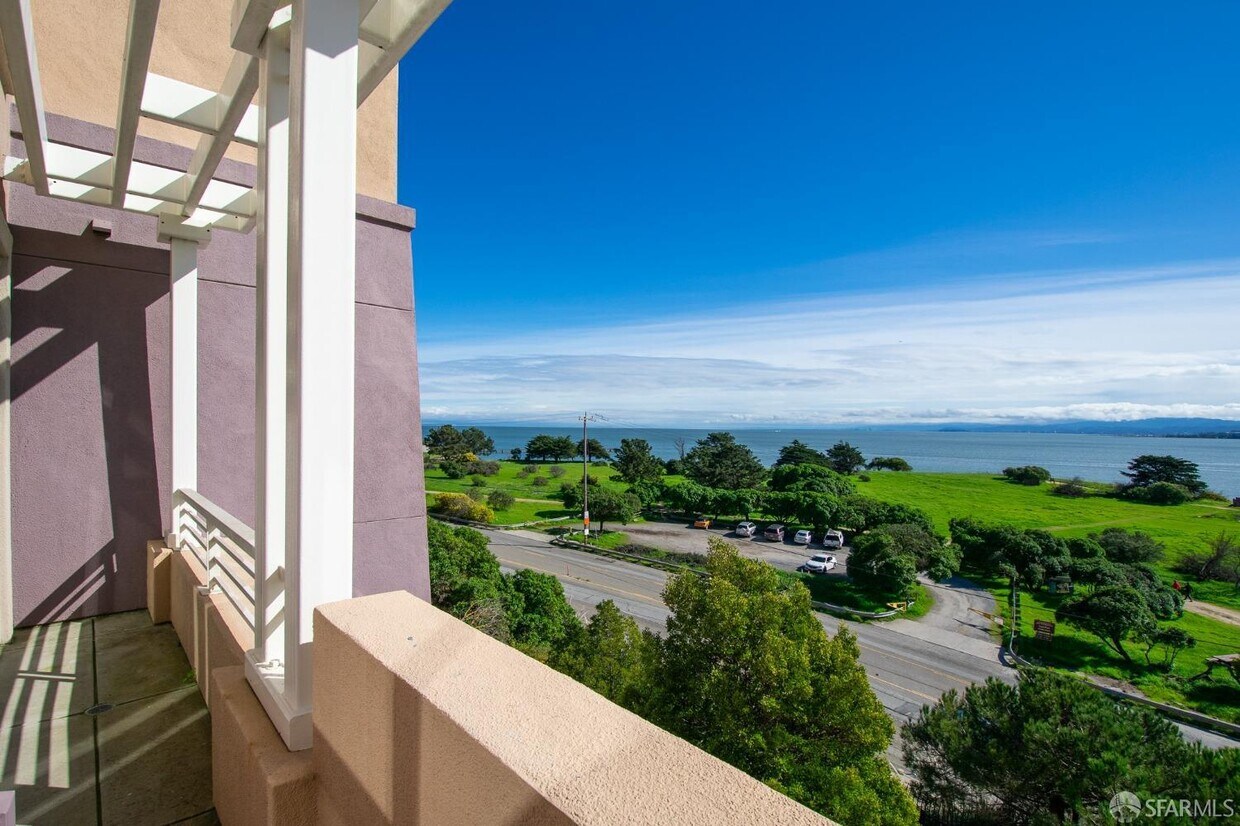 Foto principal - 101 Crescent Way