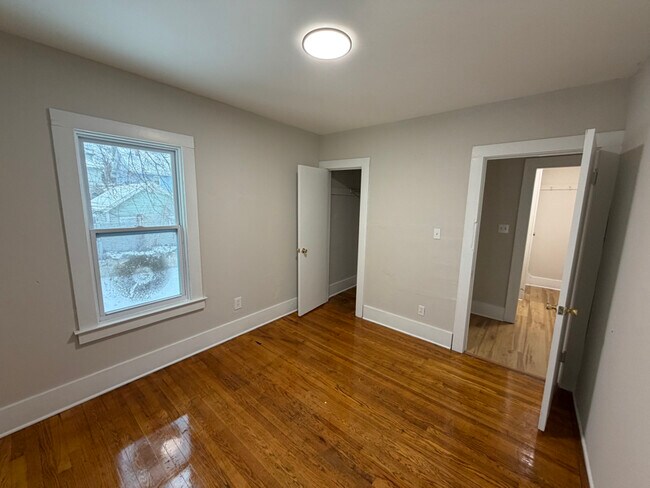 Foto del edificio - 513-15 Tennyson Ave