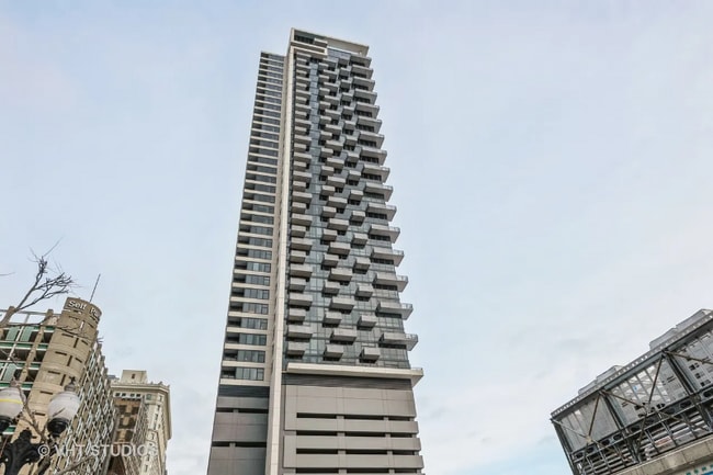 Building Photo - 235 W Van Buren St