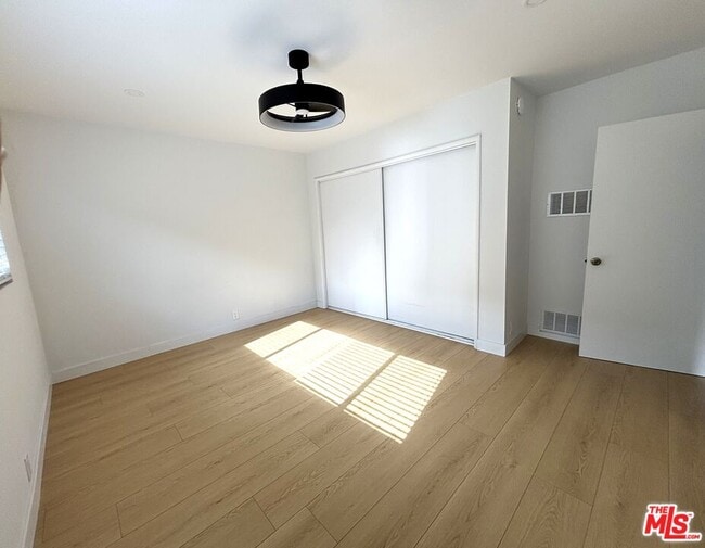 Foto del edificio - 132 Normandie Ave