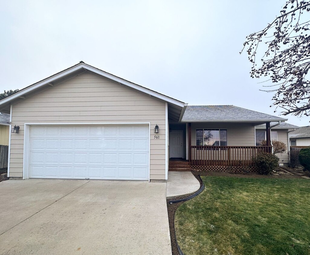 Charming 3Bed 2Bath Home in Madras, OR! House Rental in Madras, OR