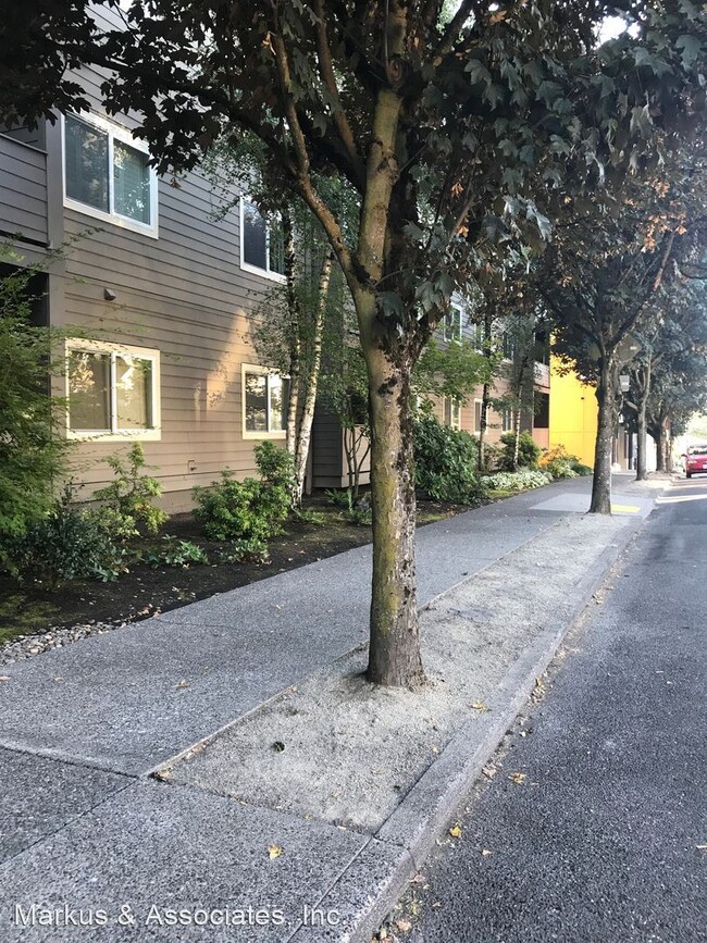 Building Photo - 2 br, 2 bath House - 4320 SW Corbett Ave. ...