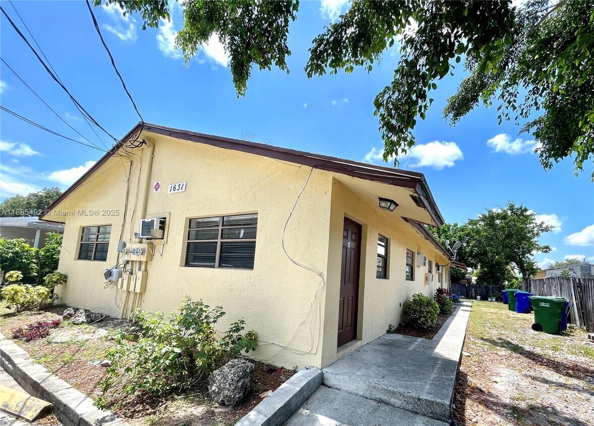 Foto principal - 1631 SW 44th Ave