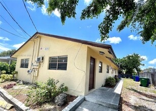 Building Photo - 1631 SW 44th Ave