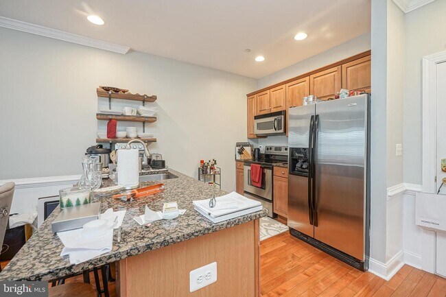 Building Photo - 30 Kings Ct