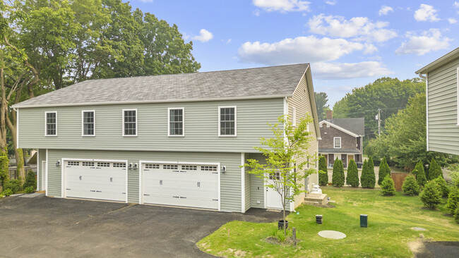 Foto del edificio - 26 Cherry Hill Rd