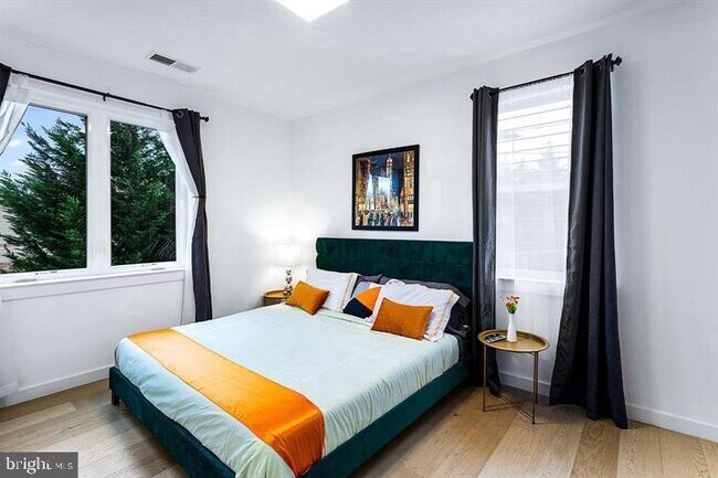 Foto del edificio - 1806 I St NE