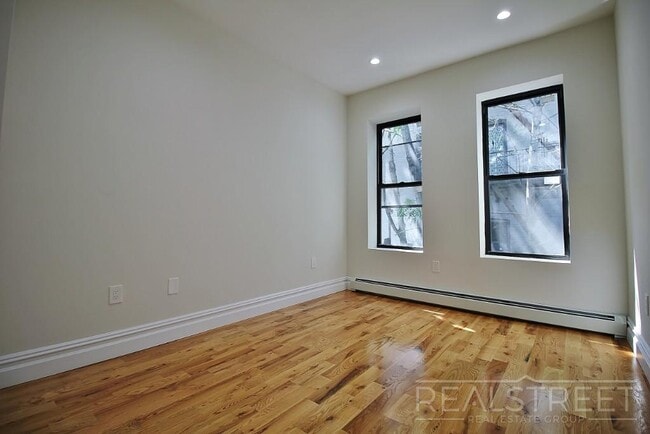Building Photo - NEW 3 Bed in Crown Heights