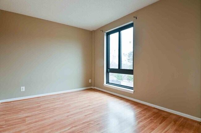 Foto del edificio - 807 N Howard St