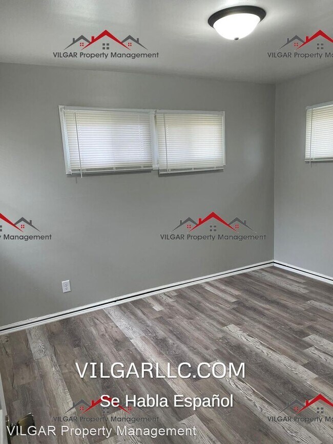Building Photo - 3 br, 1 bath House - 4401 W 21st Pl
