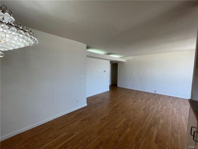 Building Photo - 5429 Newcastle Ave