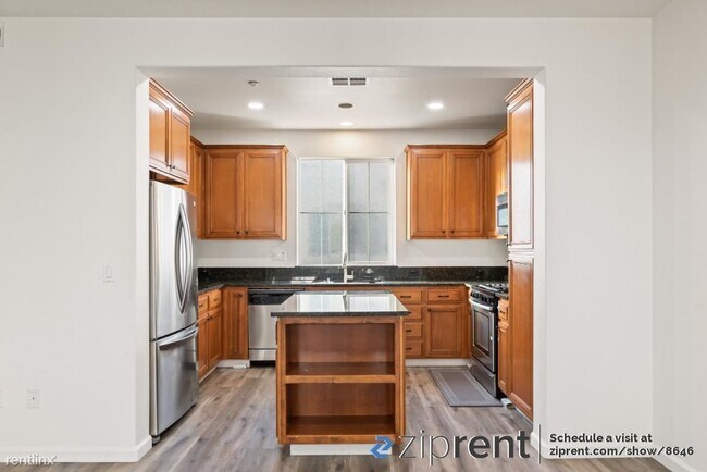 Foto del edificio - 3 br, 3.5 bath Townhome - 376 Belshaw Driv...