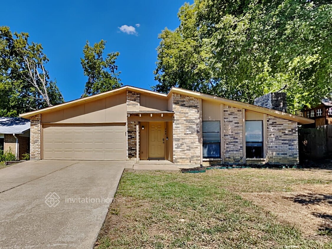 Primary Photo - 205 Cordoba Ct