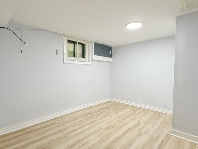 Building Photo - 567 Campbell Ave