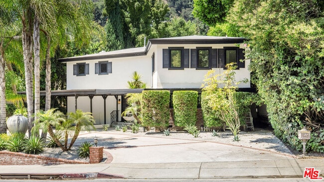Building Photo - 1805 Coldwater Canyon Dr