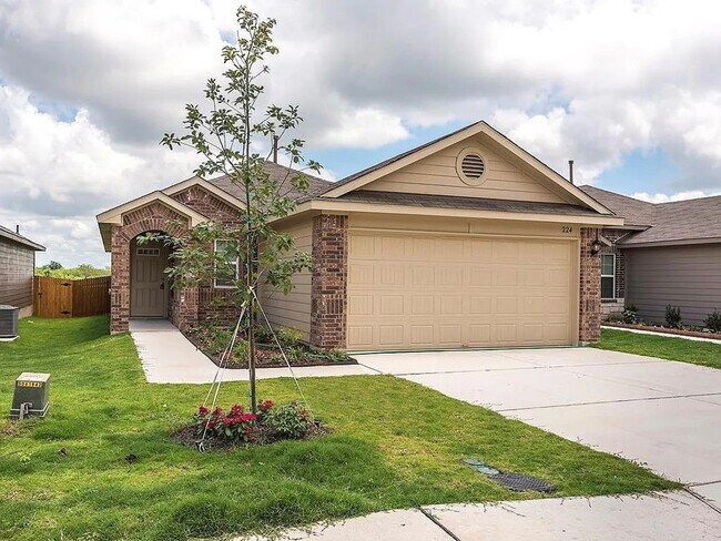 Foto del edificio - 3 Bed 2 Bath Home with Fenced Back Yard