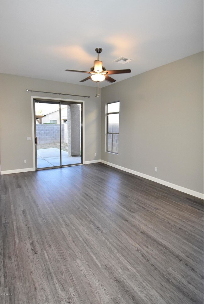 Foto del edificio - 9430 W Elm St