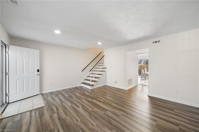 Foto del edificio - 5739 Bramblegate Rd