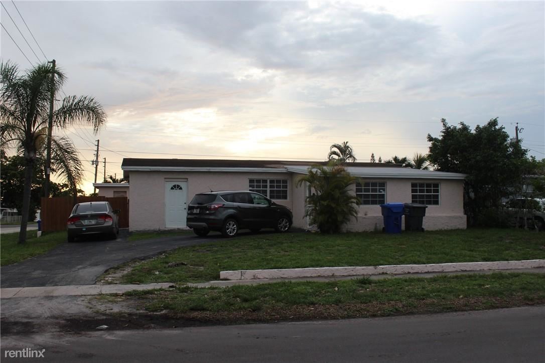 Primary Photo - 3 br, 2 bath House - 700 N 70th Ave