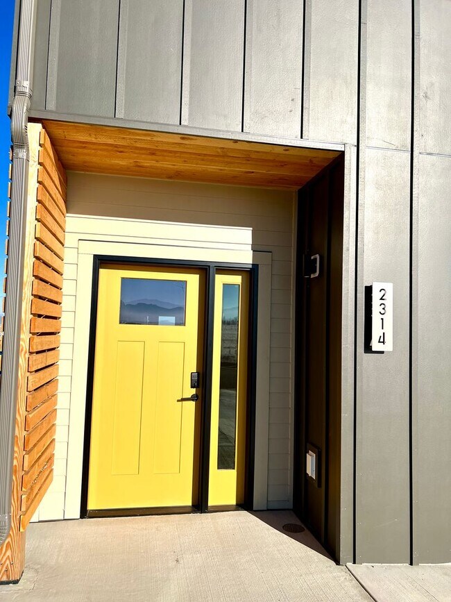 Foto del edificio - New, Pet Friendly, 2 bed 2 bath Townhouses!