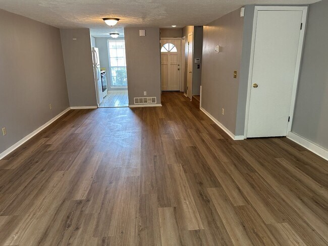 Foto del edificio - 11 Knollwood Cir