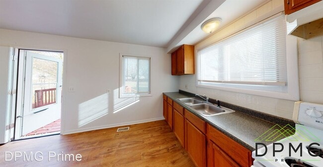 Building Photo - 2 br, 1 bath House - 2915 S Catherine