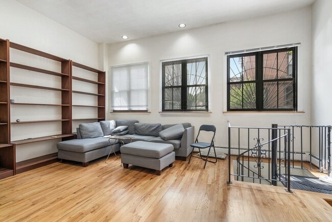 Building Photo - 113 W Dedham St