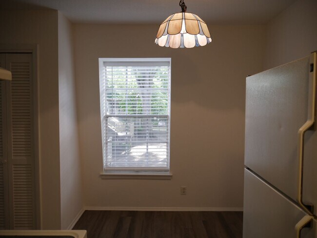 Foto del edificio - 3822J Country Club Rd
