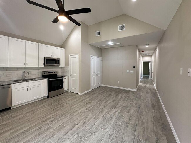 Building Photo - 16821 W Forrestal