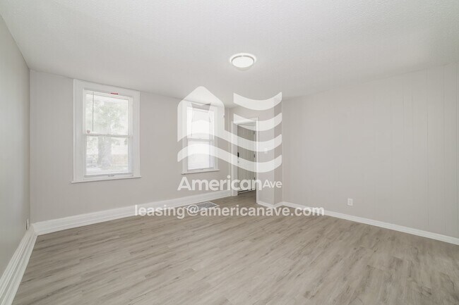 Foto del edificio - 210 E Maywood Ave
