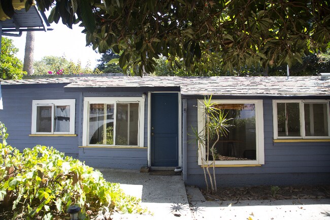 Building Photo - 953 W Carrillo St