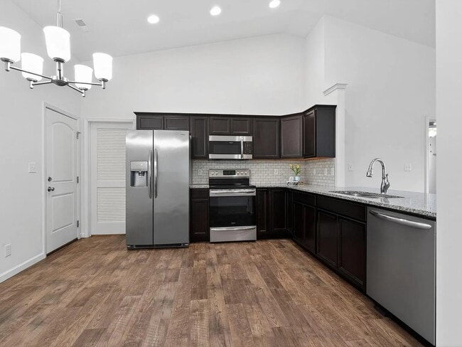 Building Photo - 3272 Maitland Dr
