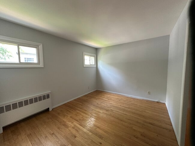 Building Photo - 234 Crombie St