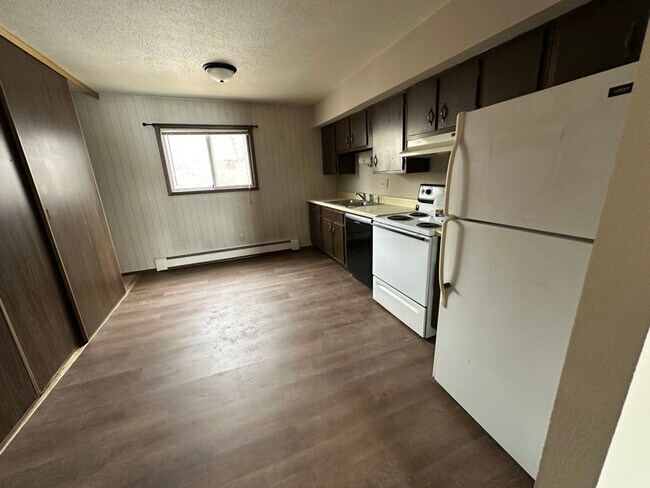 Foto del edificio - 711 Meadow Ln Ct