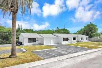 Building Photo - 2419 Pierce St