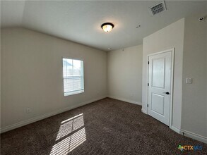 Building Photo - 318 Untermaier St Building Photo - 318 Untermaier St