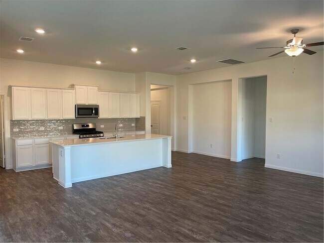 Foto del edificio - 208 Baralo St