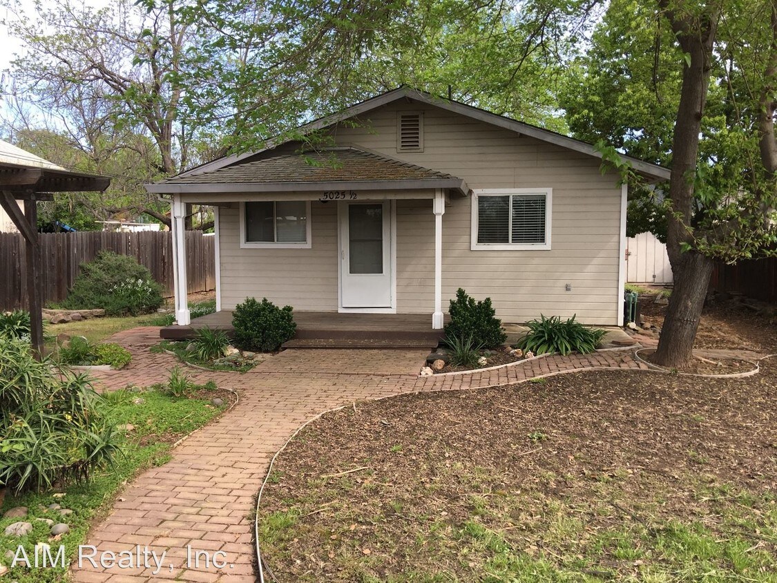 Primary Photo - 2 br, 1 bath House - 5025 1/2 GROVE STREET