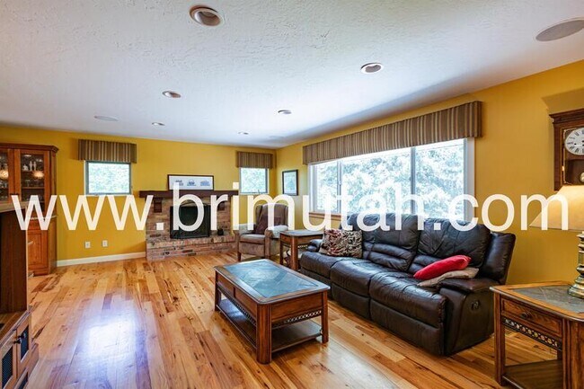 Building Photo - 1720 E Millcreek Cir
