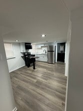 Building Photo - 5510 N Spaulding Ave