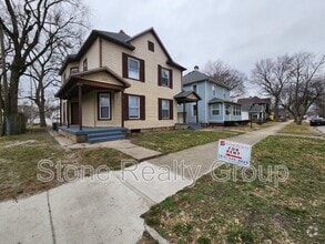 Building Photo - 1110 N 9th St