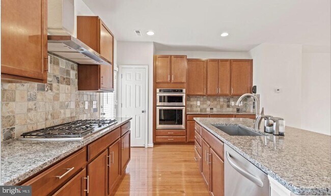 Foto del edificio - 9653 Pullman Pl