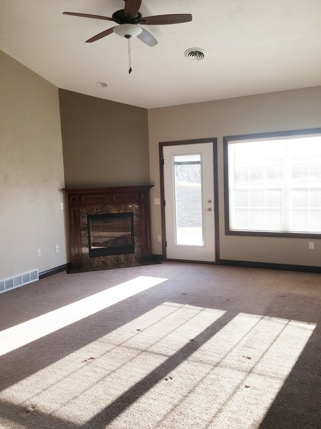 Building Photo - W6912 Sunnyvale Ln