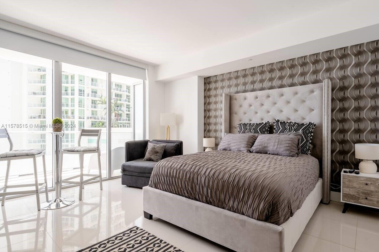 Primary Photo - 1300 Brickell Bay Dr